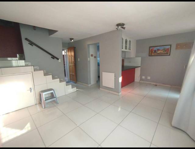 2 BEDROOM TOWNHOUSE FOR SALE IN FREEWAY PARK